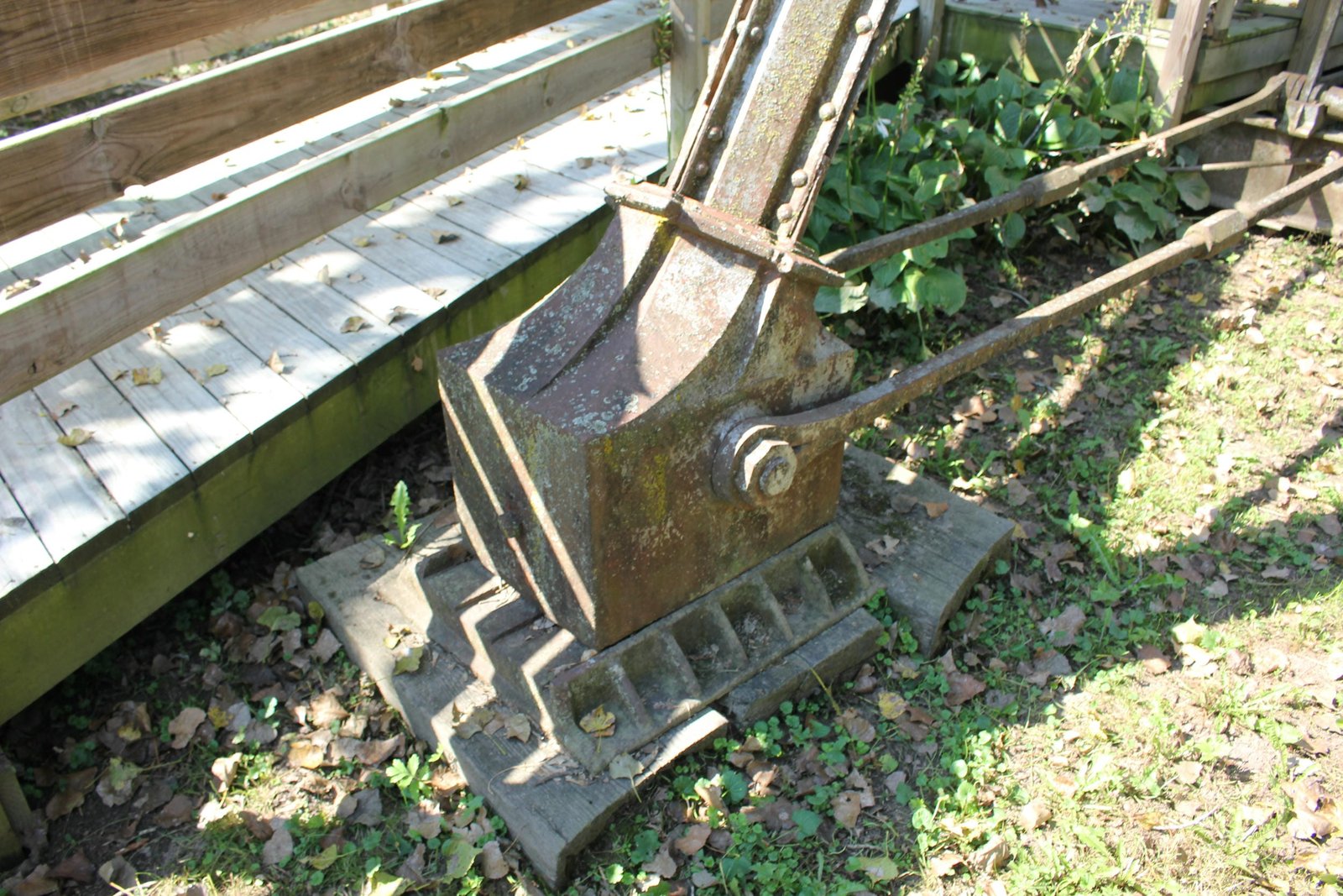 Lower angle connection
